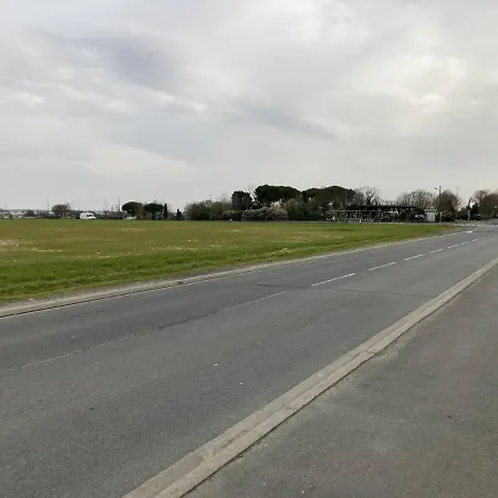 Maison Cosy Avec Terrasse Pres De La Rochelle, Et Stationnement Gratuits - Fr-1-710-12 Holiday home Aytre