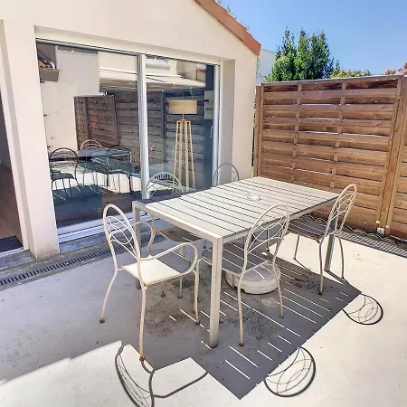 Maison Cosy Avec Terrasse Pres De La Rochelle, Et Stationnement Gratuits - Fr-1-710-12 Holiday home *